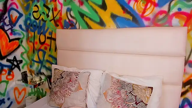 Liana Bernocchi online show from December 2025 08:50:02 PM