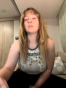 Snapshot of emerieskye20 chatting on November 2025 06:08:02 PM emerieskye20 online show from November 2025 06:08:02 PM