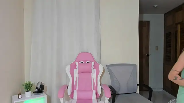 Snapshot of shanakendal2 chatting on February 2025 08:36:02 PM shanakendal2 online show from February 2025 08:36:02 PM