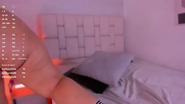 Snapshot of iara_martinez chatting on February 2025 02:35:02 PM iara martinez online show from February 2025 02:35:02 PM