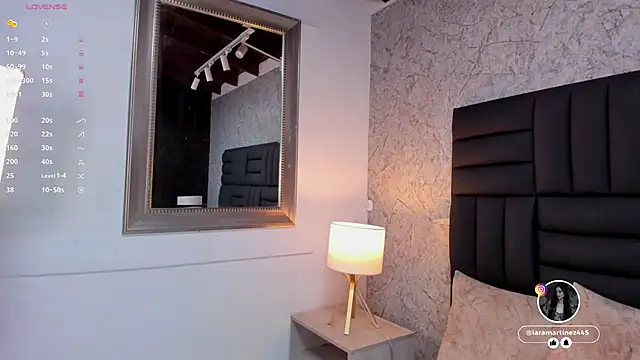 Snapshot of iara_martinez chatting on October 2025 11:42:02 AM iara martinez online show from October 2025 11:42:02 AM