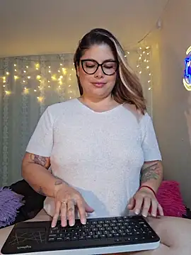 Juliietha servas online show from May 2026 11:02:01 PM
