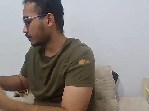 Snapshot of alesssterling chatting on January 2026 03:03:01 PM alesssterling online show from January 2026 03:03:01 PM