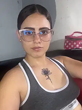 Azuna25 online show from May 2026 08:15:01 PM