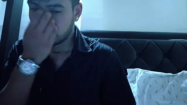 Snapshot of tom_thick chatting on October 2025 06:12:01 AM tom thick online show from October 2025 06:12:01 AM