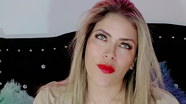 Natalia Montoya online show from December 2025 08:37:02 PM