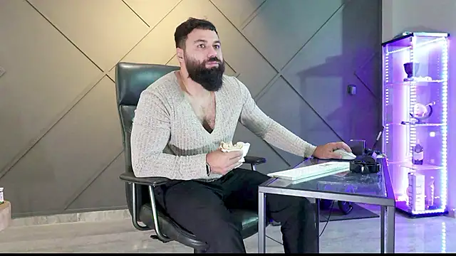 mattmasterss online show from December 2024 05:04:02 AM