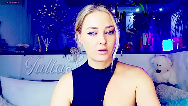  JuliaSpace  online show from November 2025 04:05:01 PM