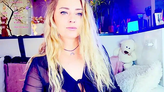  JuliaSpace  online show from May 2026 04:45:02 PM