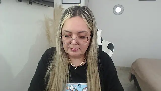 Snapshot of samy_vsn chatting on April 2026 06:34:02 PM samy vsn online show from April 2026 06:34:02 PM