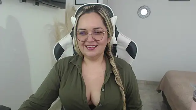 Snapshot of samy_vsn chatting on April 2026 06:20:01 PM samy vsn online show from April 2026 06:20:01 PM