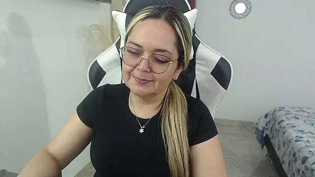 Snapshot of samy_vsn chatting on May 2026 06:13:01 PM samy vsn online show from May 2026 06:13:01 PM