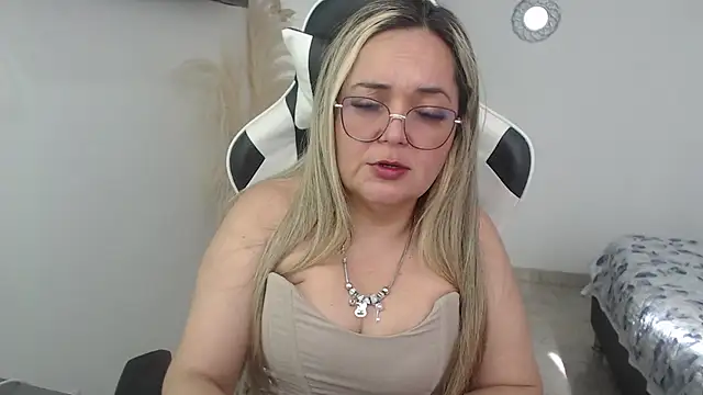 Snapshot of samy_vsn chatting on May 2026 08:03:01 PM samy vsn online show from May 2026 08:03:01 PM