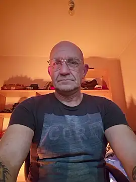 Snapshot of papasuchtpussy chatting on January 2026 08:32:02 PM papasuchtpussy online show from January 2026 08:32:02 PM