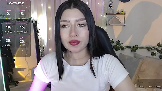 mily thomson b  online show from December 2025 06:16:01 PM