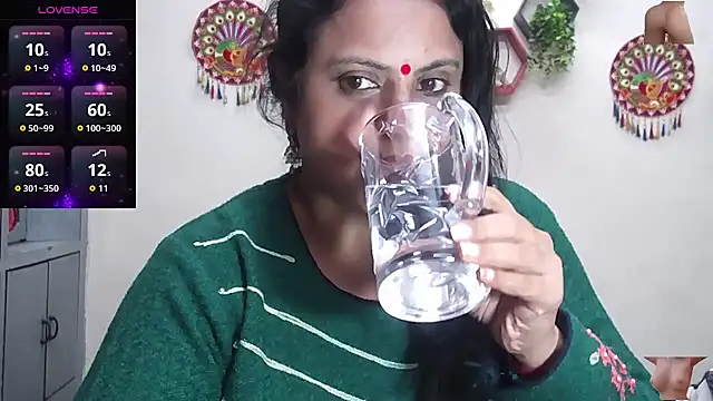 Snapshot of Sexy_komolika chatting on December 2025 12:00:02 PM Sexy komolika online show from December 2025 12:00:02 PM