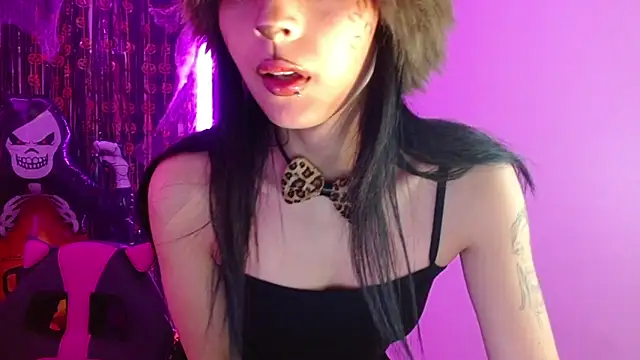 Kind Scarlett online show from October 2025 02:58:02 AM