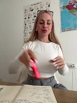 streetdoll online show from January 2025 04:04:01 PM