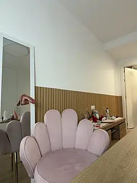 streetdoll online show from April 2026 07:02:01 AM