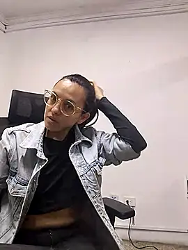 Snapshot of dalilla_macherano chatting on March 2025 08:31:01 PM dalilla macherano online show from March 2025 08:31:01 PM