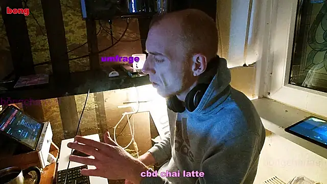 Snapshot of BongChannel chatting on January 2025 12:11:01 AM BongChannel online show from January 2025 12:11:01 AM