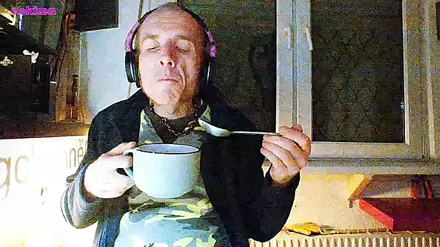 Snapshot of BongChannel chatting on January 2025 09:40:01 PM BongChannel online show from January 2025 09:40:01 PM