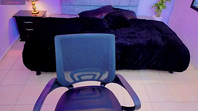 Lana stone  online show from September 2025 02:57:02 AM