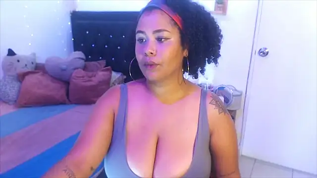 ebony Exotica online show from December 2024 03:33:02 PM