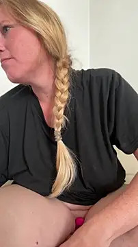 MoniqueLaFee online show from July 2026 12:07:02 PM