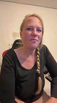 MoniqueLaFee online show from July 2026 02:40:01 AM