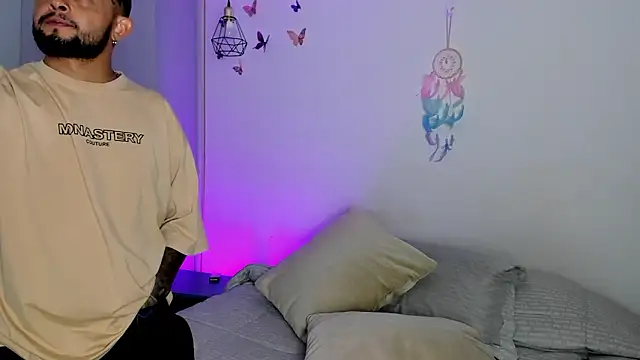 Chloe Johnson  online show from March 2026 03:34:01 AM