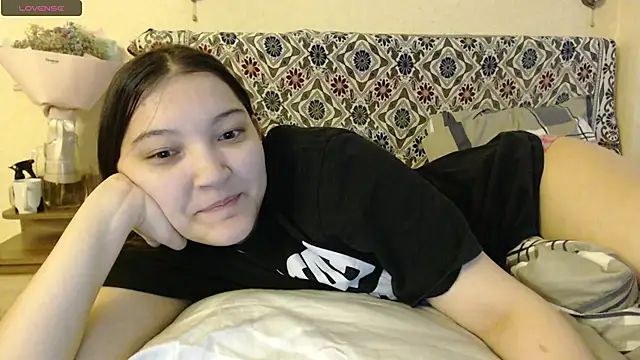 Snapshot of AlisaDevis chatting on February 2025 01:14:02 PM AlisaDevis online show from February 2025 01:14:02 PM