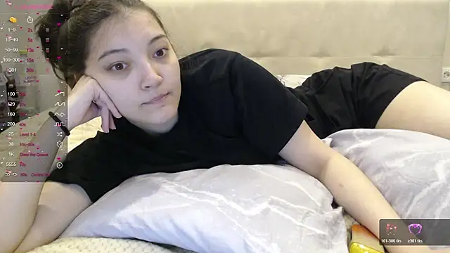 Snapshot of AlisaDevis chatting on November 2025 01:37:02 PM AlisaDevis online show from November 2025 01:37:02 PM