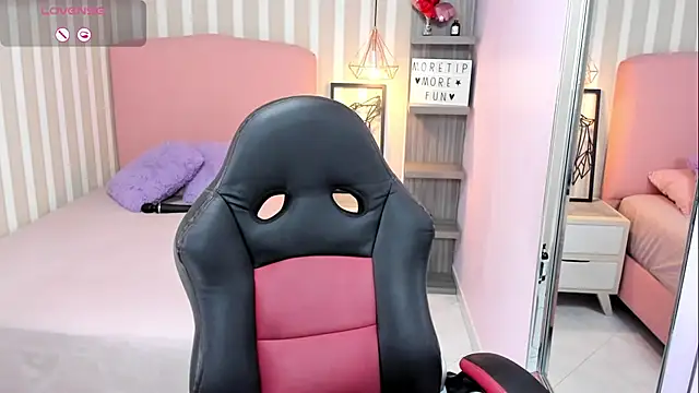 Snapshot of AMELIETARSON chatting on February 2025 07:03:02 PM AMELIETARSON online show from February 2025 07:03:02 PM