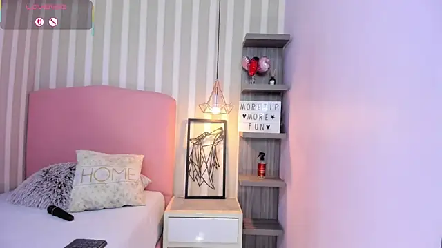 Snapshot of AMELIETARSON chatting on September 2025 07:25:01 PM AMELIETARSON online show from September 2025 07:25:01 PM