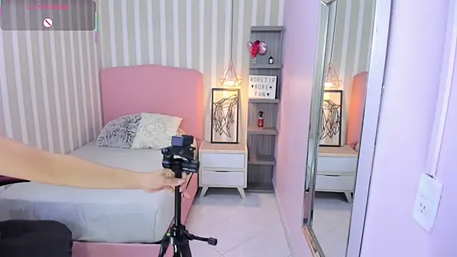 Snapshot of AMELIETARSON chatting on September 2025 07:38:01 PM AMELIETARSON online show from September 2025 07:38:01 PM