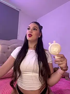 EmilyS   online show from January 2025 10:23:01 PM