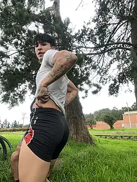 Snapshot of _Tomy08calderon chatting on December 2024 08:32:01 PM Tomy08calderon online show from December 2024 08:32:01 PM