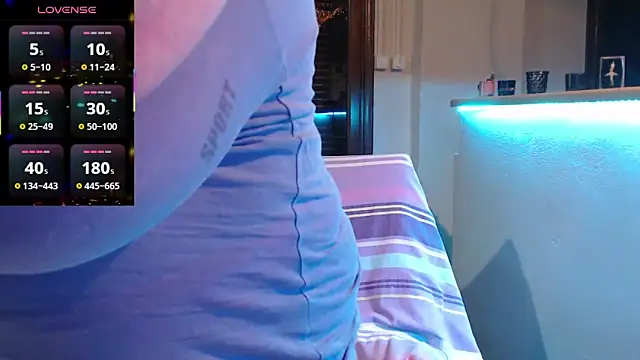 Snapshot of JennaDeluxe chatting on May 2026 06:12:02 PM JennaDeluxe online show from May 2026 06:12:02 PM