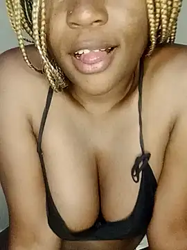 Snapshot of Mayah19 chatting on February 2025 01:42:01 PM Mayah19 online show from February 2025 01:42:01 PM