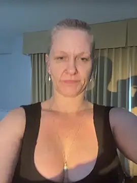 Snapshot of mollyfourtune chatting on March 2026 01:12:01 AM mollyfourtune online show from March 2026 01:12:01 AM