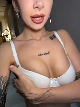 XEye CandyX online show from April 2026 05:04:02 AM