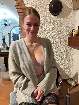 selenaluvv online show from December 2024 12:23:02 PM