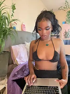 Snapshot of magicalc00ch chatting on January 2025 10:49:02 PM magicalc00ch online show from January 2025 10:49:02 PM