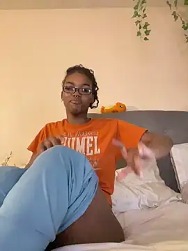 Snapshot of magicalc00ch chatting on February 2025 12:12:01 PM magicalc00ch online show from February 2025 12:12:01 PM