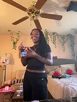 Snapshot of magicalc00ch chatting on March 2025 12:19:01 AM magicalc00ch online show from March 2025 12:19:01 AM