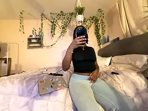 Snapshot of magicalc00ch chatting on November 2025 12:43:01 AM magicalc00ch online show from November 2025 12:43:01 AM