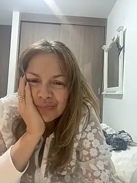 Leyna liu online show from September 2025 02:00:02 AM