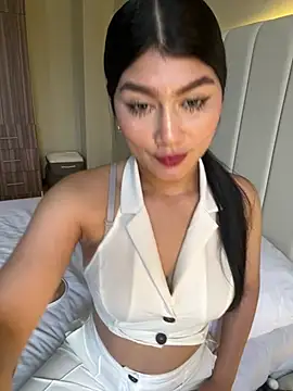 EmmaMartiinez online show from May 2026 09:43:01 PM
