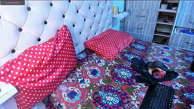 Krystal Cruz online show from February 2025 11:36:02 AM